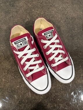 Converse Women's Burgundy‎ Low Top Chuck Taylor All Star Sneakers Size 5